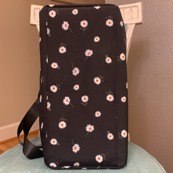 ALICE & OLIVIA duffel bag daisy print on black zip top adjustable strap NWT - Picture 8 of 14